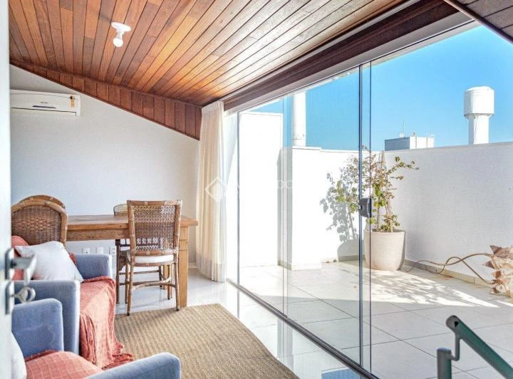 Furnished 260 m² apartment with 3 en-suite bedrooms — photo 8