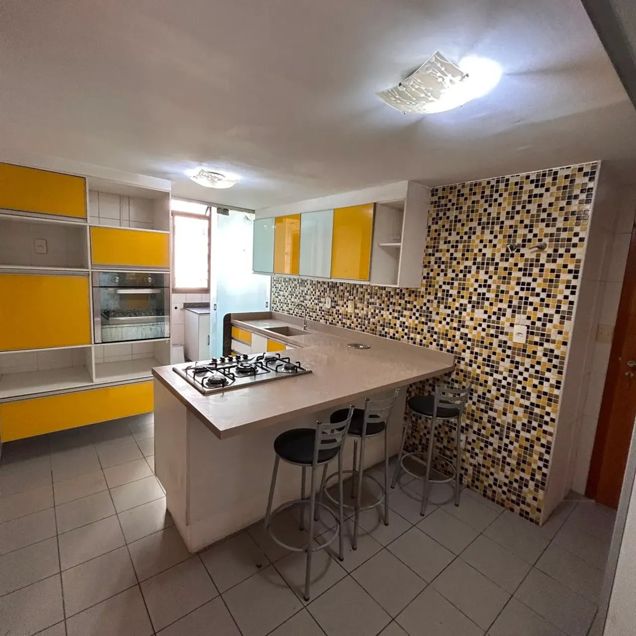 4-bedroom apartment with BBQ area in the building — photo 2
