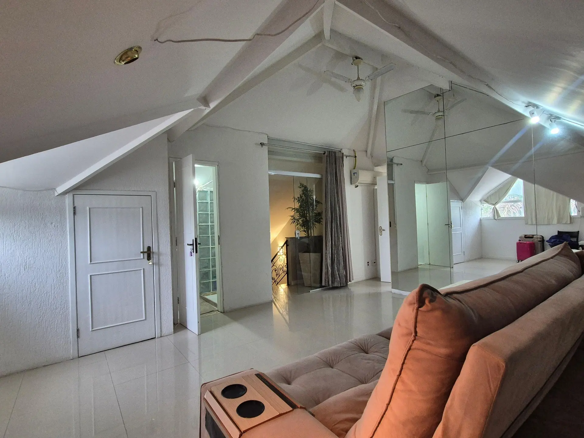 Furnished house, 400 m², with a dishwasher — photo 101