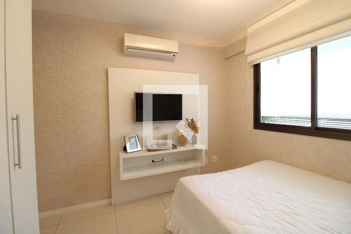 Furnished 2-bedroom apartment with glass balcony — photo 7