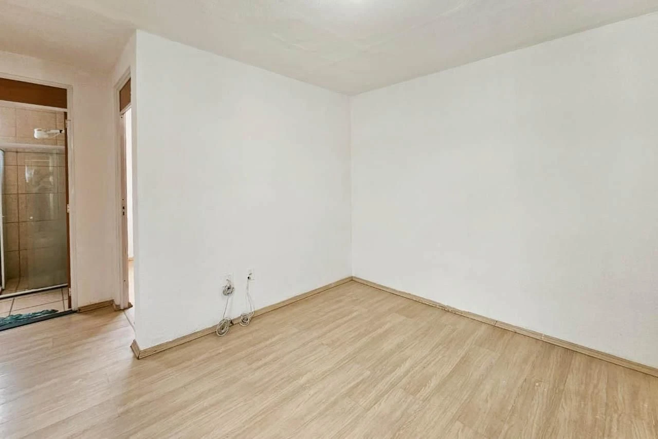 2-bedroom apartment in a building with a pool — photo 33