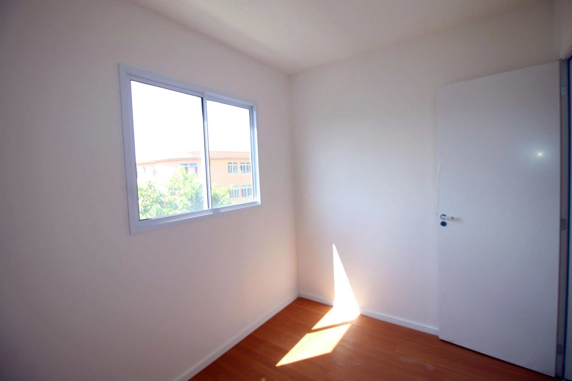 2-bedroom apartment in a building with a gym — photo 10