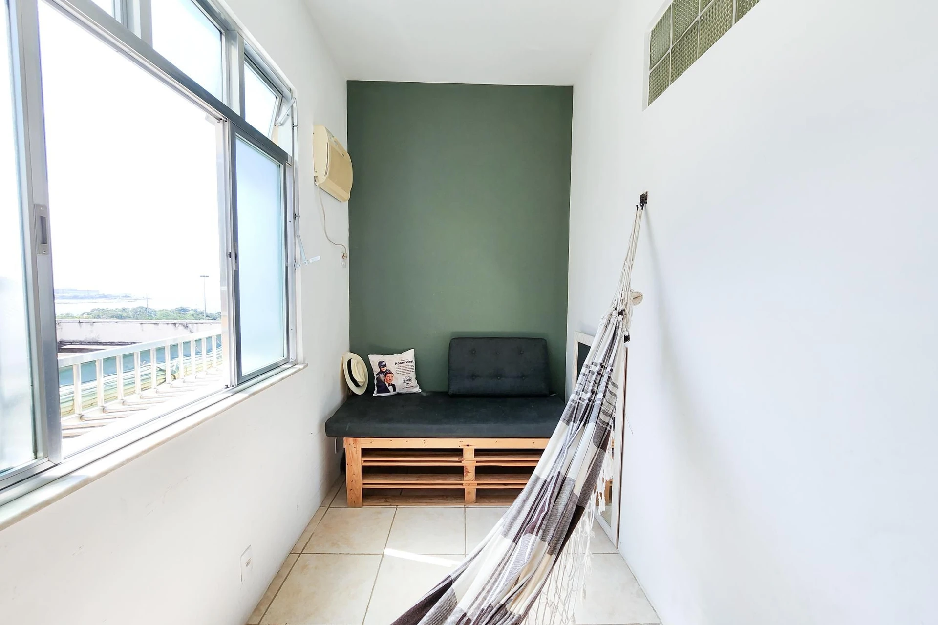 Furnished apartment with 2 bedrooms and 1 bathroom — photo 12