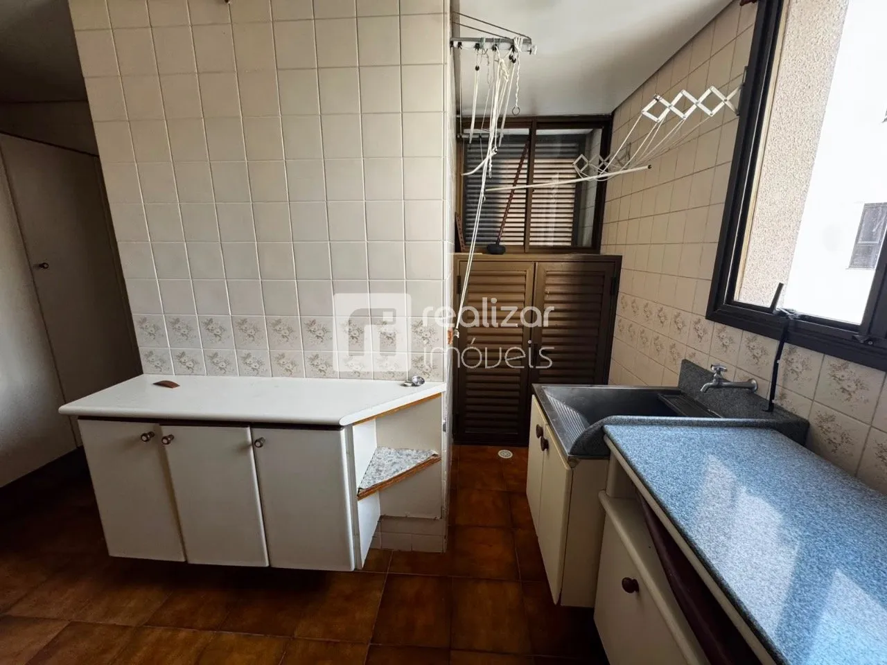 Apartamento de 290 m² com 4 dormitórios e varanda envidraçada — photo 38