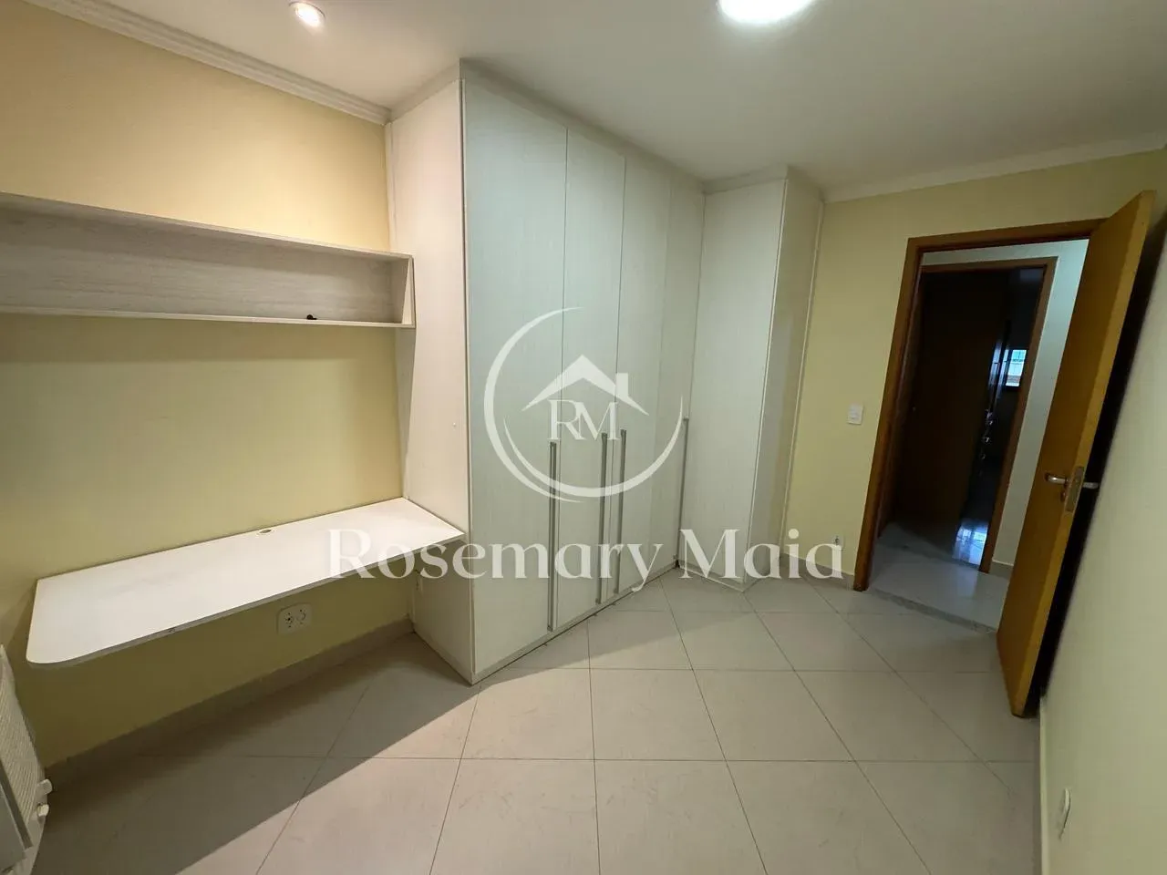 Home office in a 3-bedroom apartment, 135 m² — photo 8
