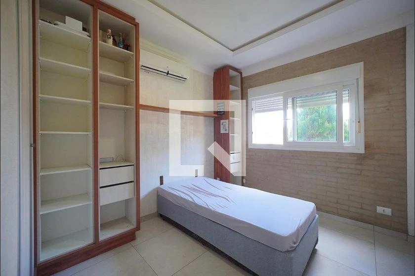 Rental house with 2 bedrooms, 425 m² and a balcony — photo 4
