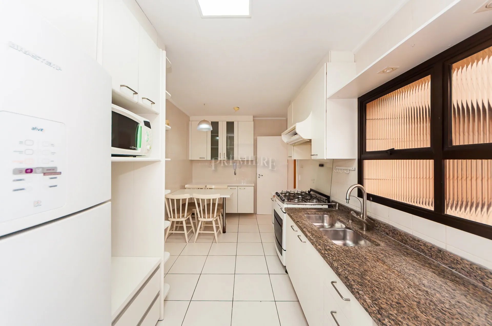 3 en-suite bedrooms in a 174 m² apartment with 2 spots — photo 26