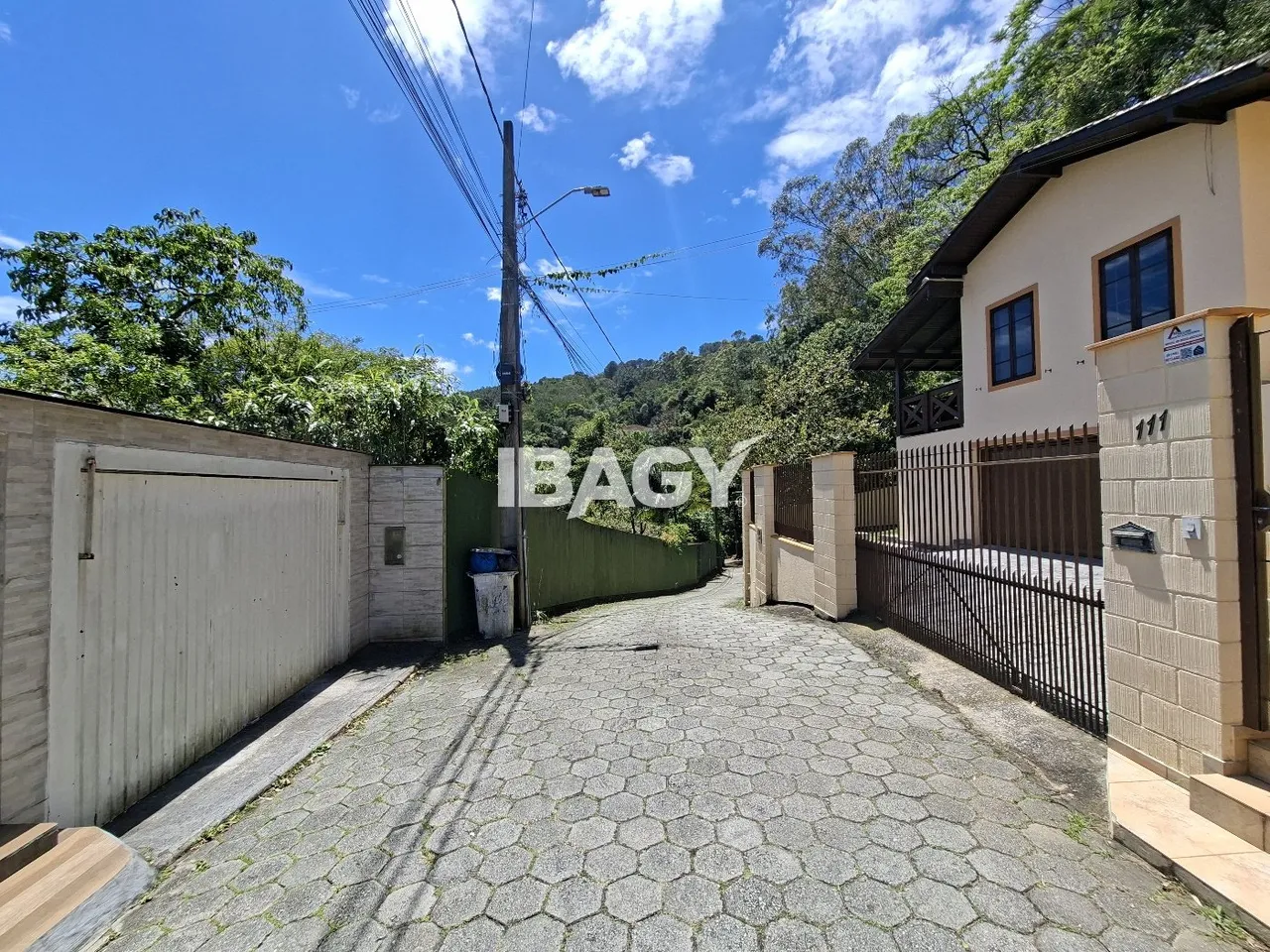One-bedroom house with a mountain view in Florianópolis — photo 16