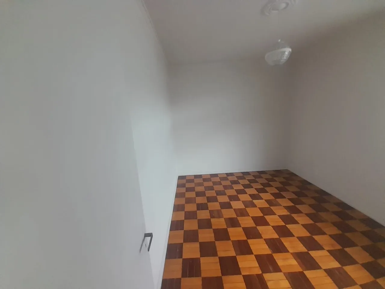 Квартира 80 м² с 2 спальнями и деревянными полами — photo 5