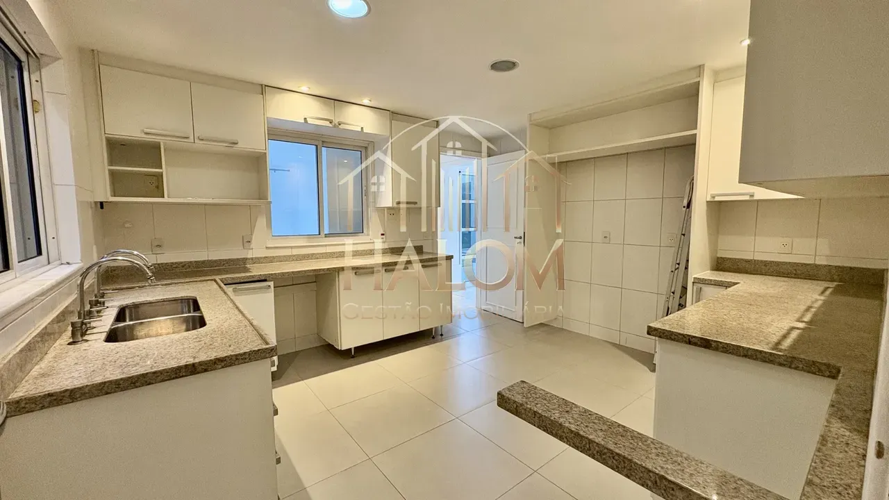 Rental house with 5 bedrooms and 5 bathrooms — photo 24
