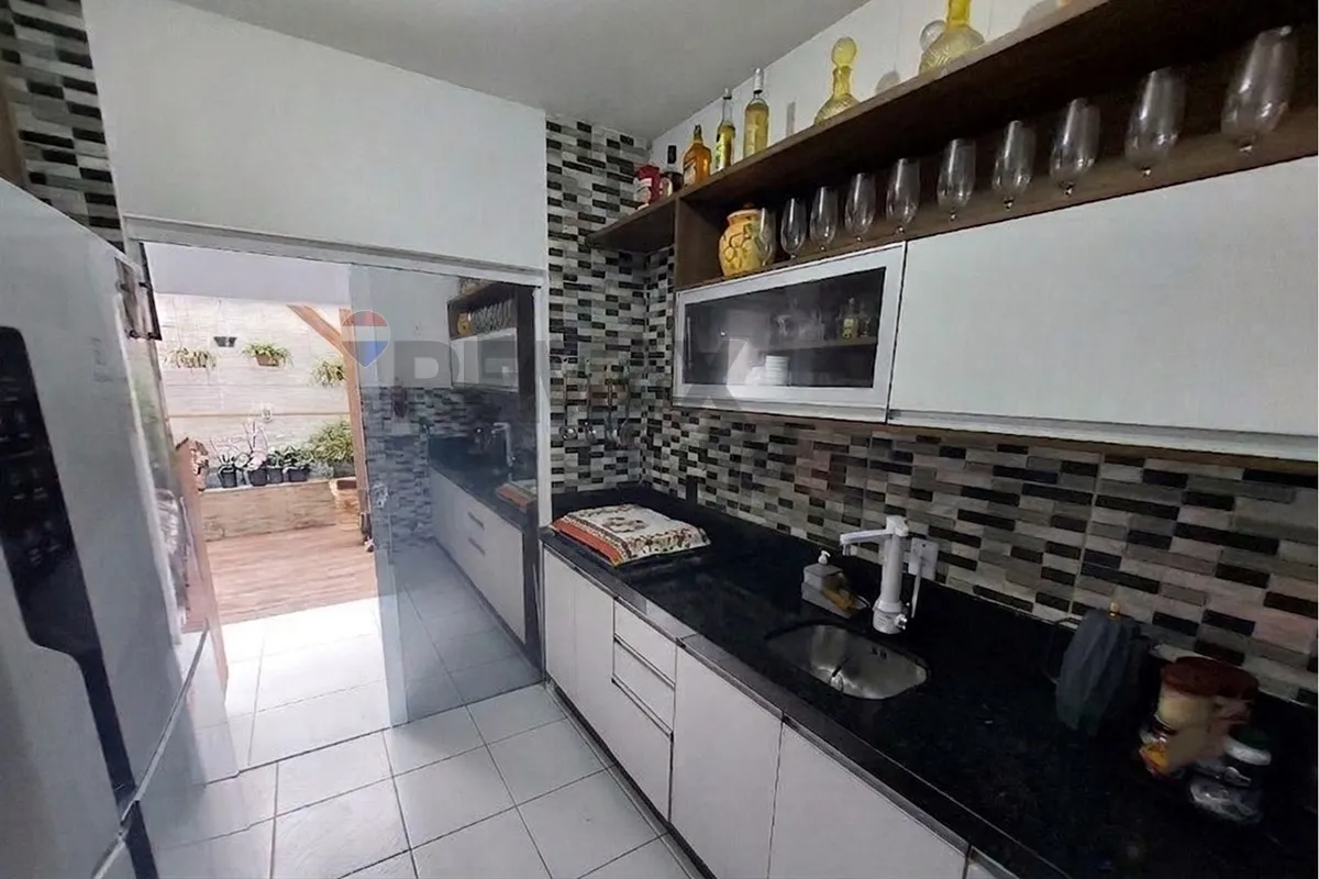 Furnished home with 2 bedrooms and a gas stove — photo 2