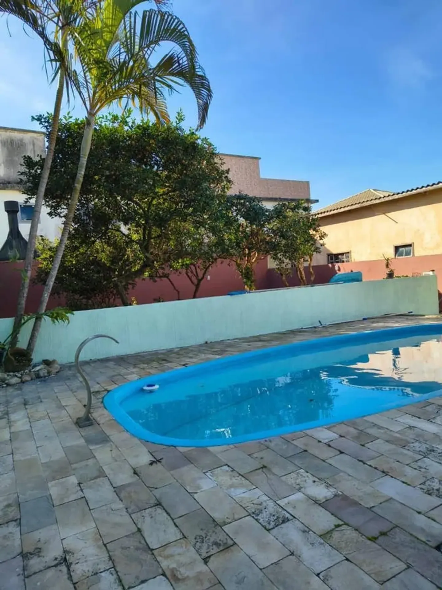 700 m² house with a bathtub and a grill on the balcony — photo 38