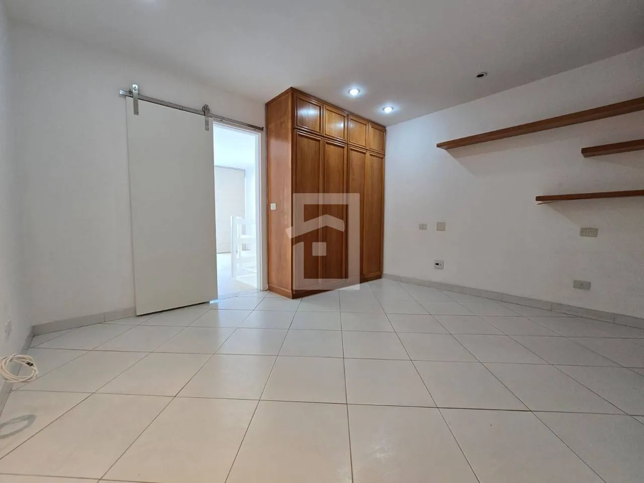 Triplex house with 4 bedrooms and 2 en-suites — photo 32