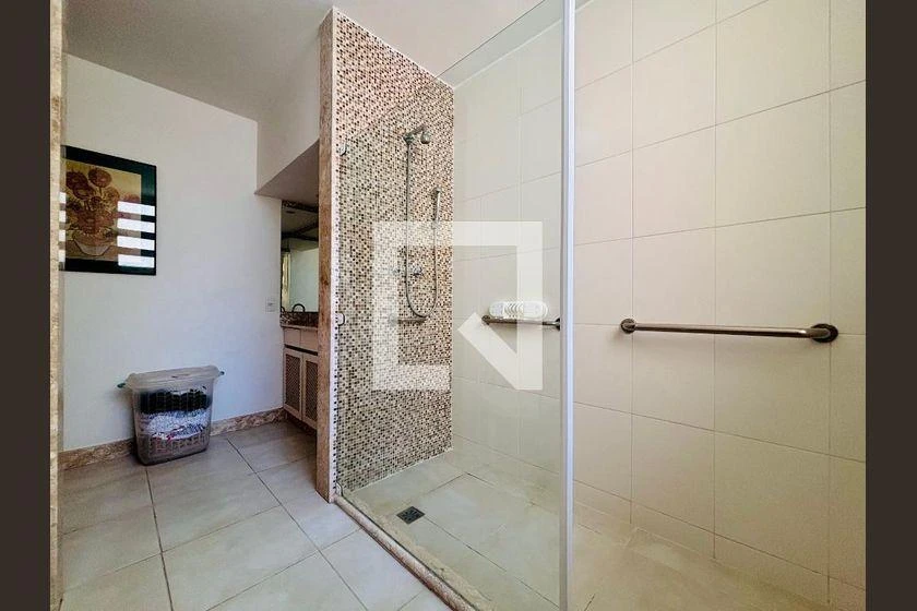 Furnished apartment, 348 m², with a glass-enclosed balcony — photo 33