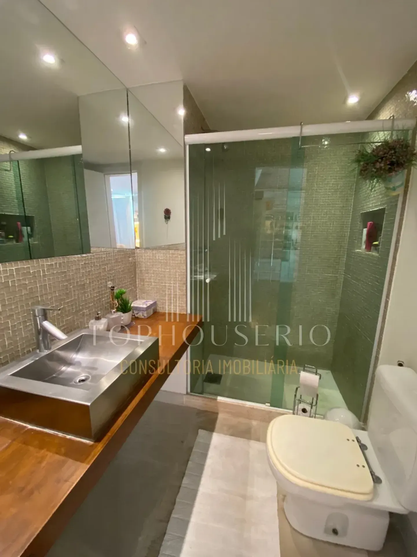 Furnished penthouse with 3 bedrooms and 4 bathrooms — photo 52