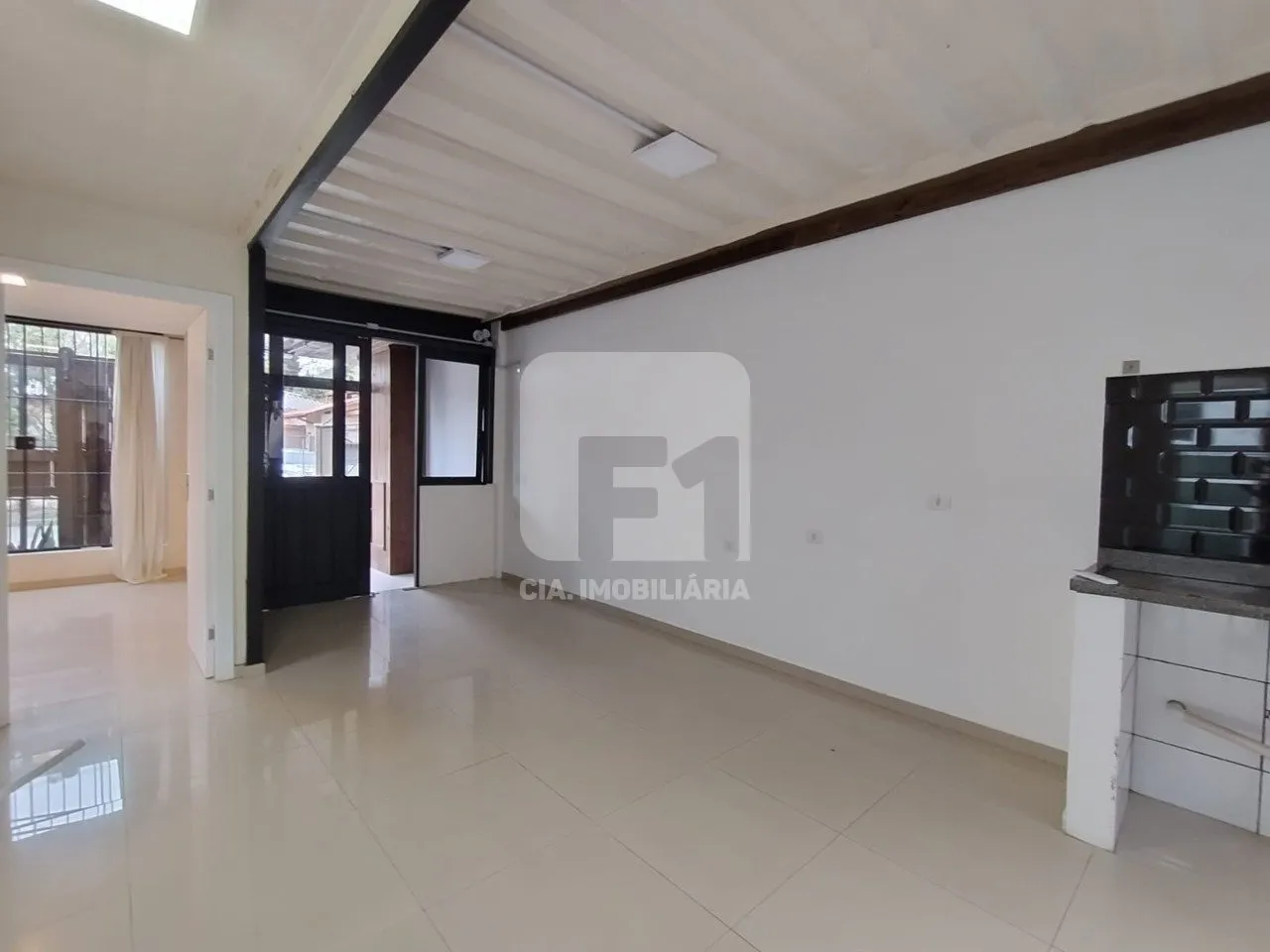 2-bedroom house with private garden and BBQ
