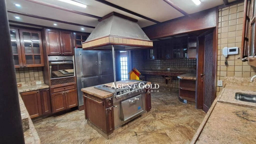 Rental house 700 m² with 5 en-suite bedrooms and 11 baths — photo 2