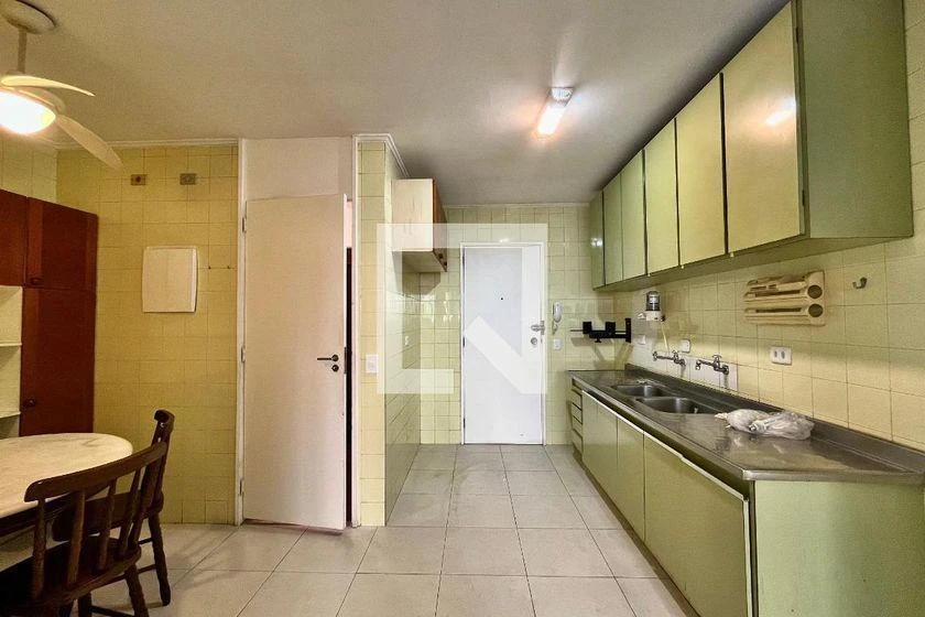 3-bedroom apartment with built-in wardrobes — photo 35