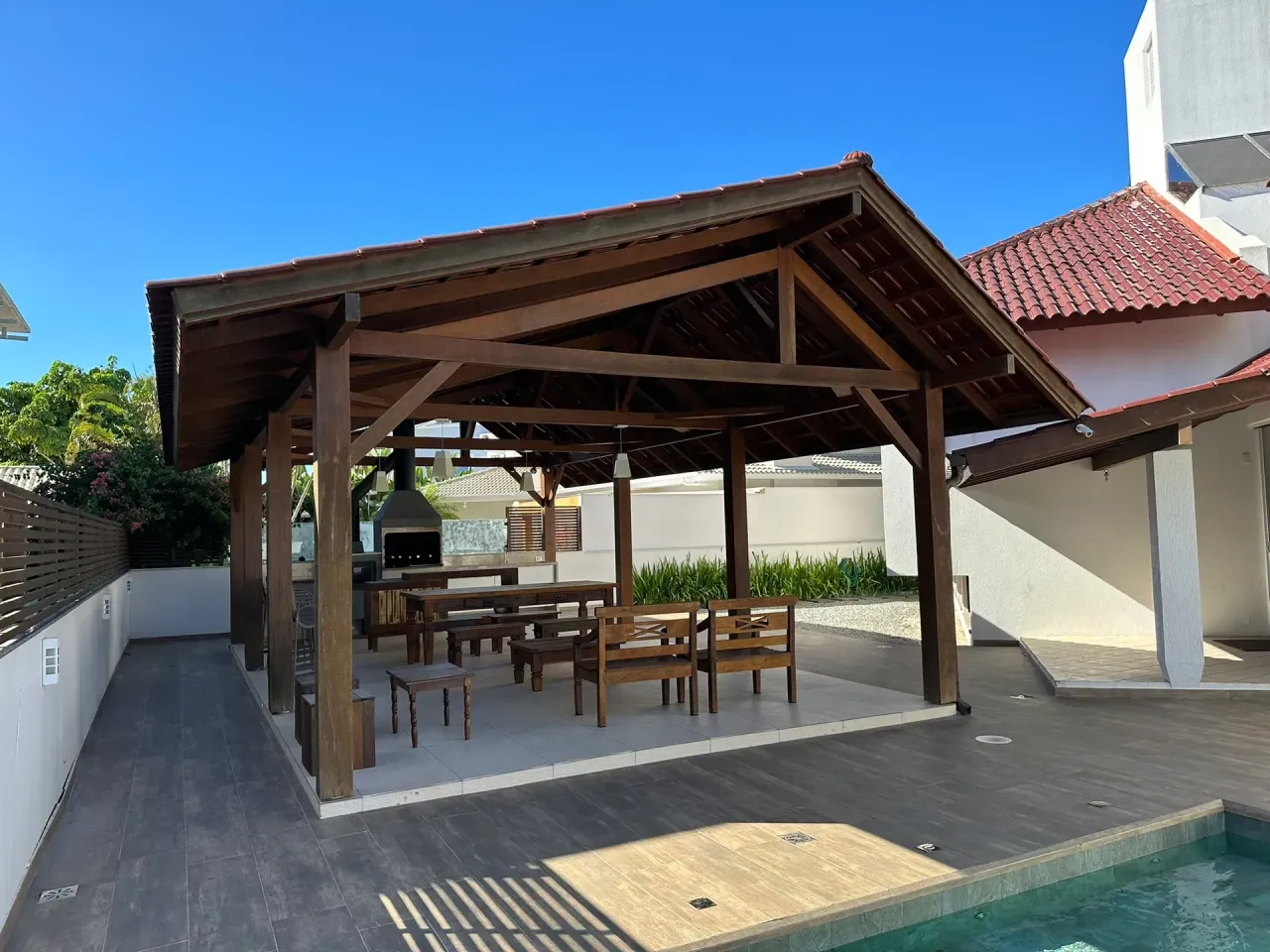 House with 5 bedrooms and a grill on the balcony — photo 7
