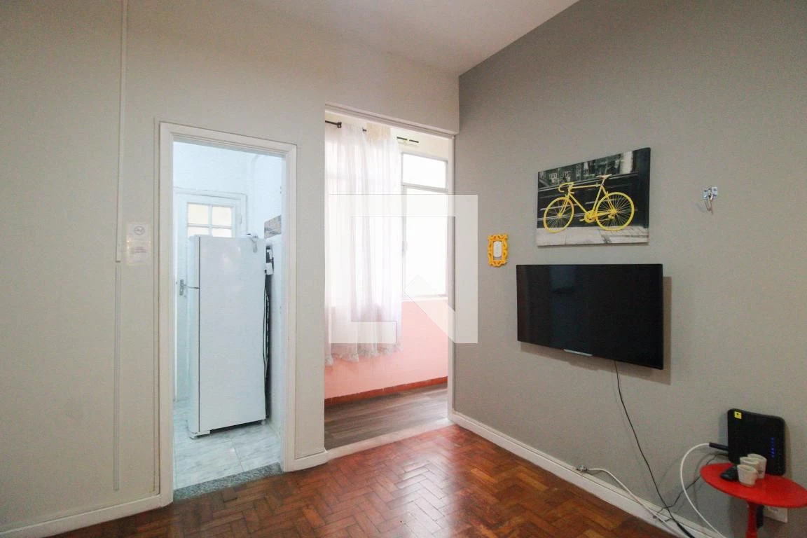 Departamento de 1 dormitorio con piso de madera o laminado — photo 16