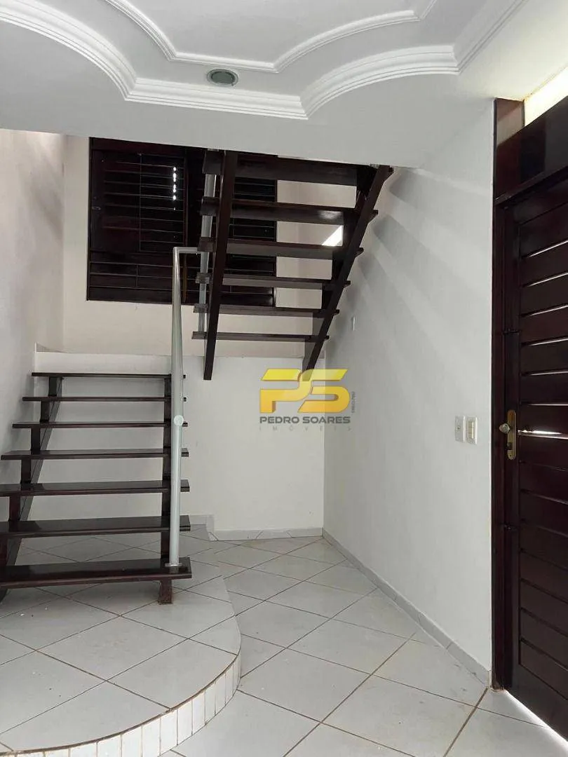 House with 5 bedrooms and 3 en-suite baths, 250 m² — photo 10