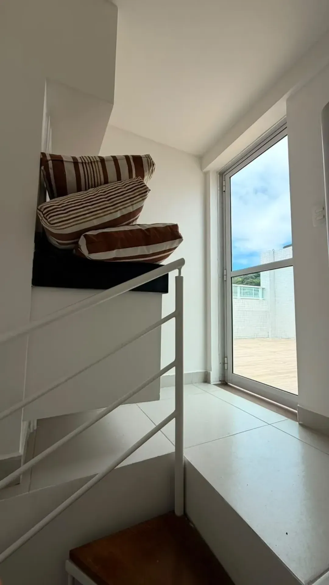 Apartment on the 5th floor with a water view — photo 3