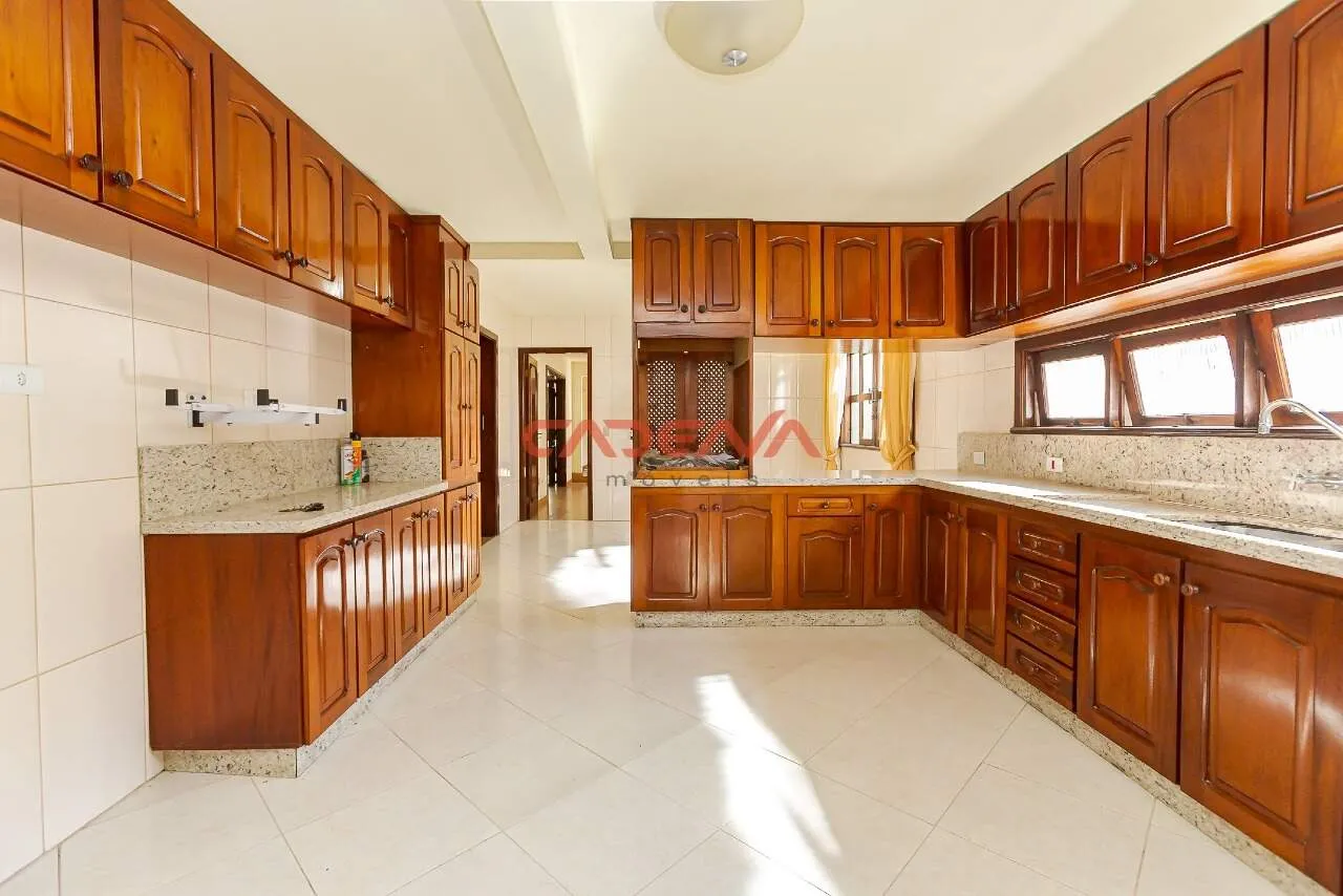 House with 5 bedrooms, 3 en-suites and 660 m² with 6 spaces — photo 3