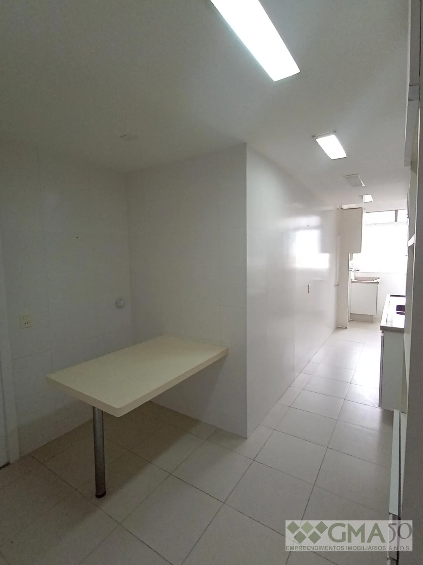 3-bedroom apartment with a mountain view — photo 31