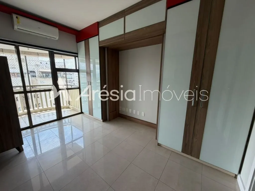 4-bedroom apartment in a building with a sauna — photo 17