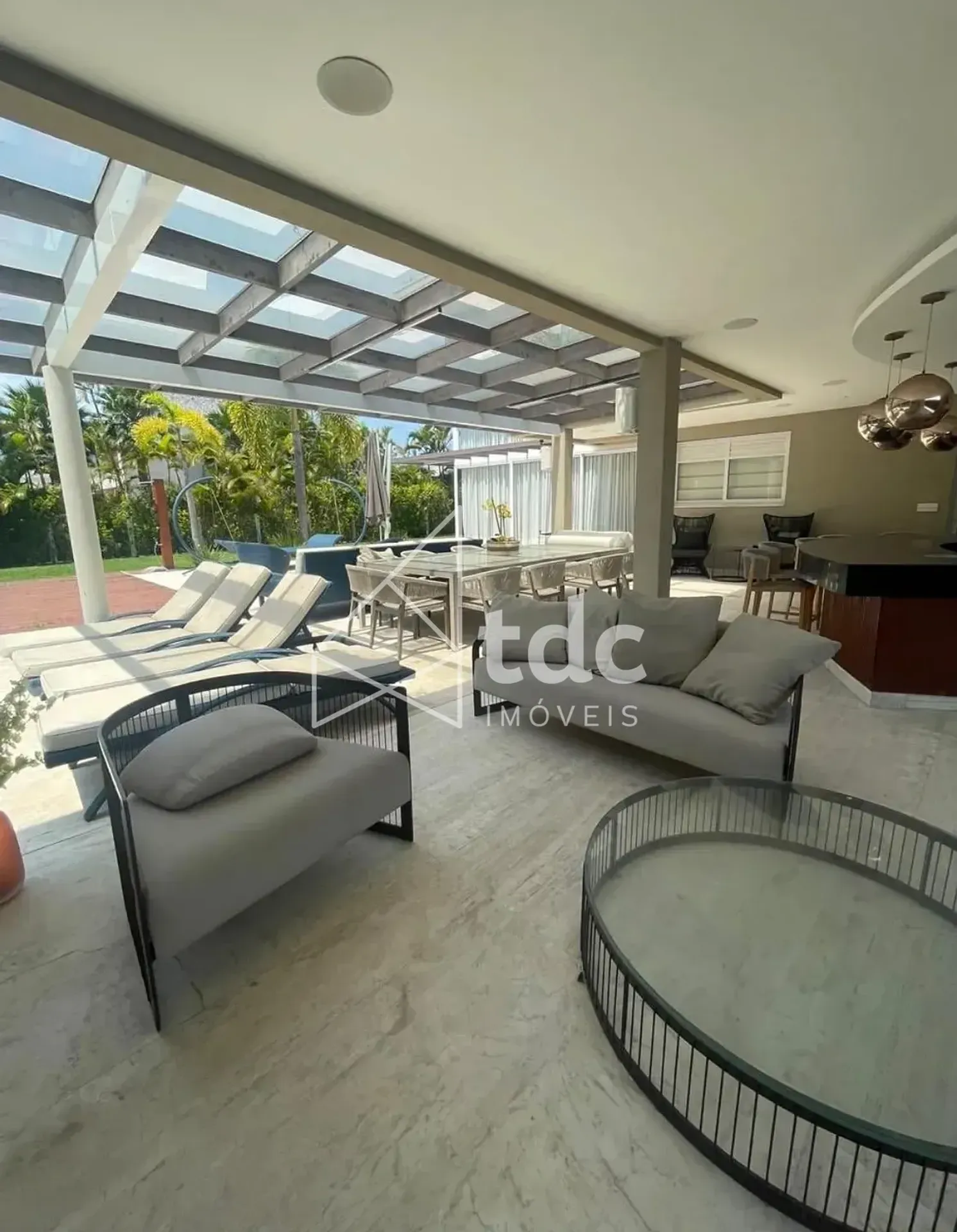 Bathtub in a 5-bedroom house, 900 m² — photo 10