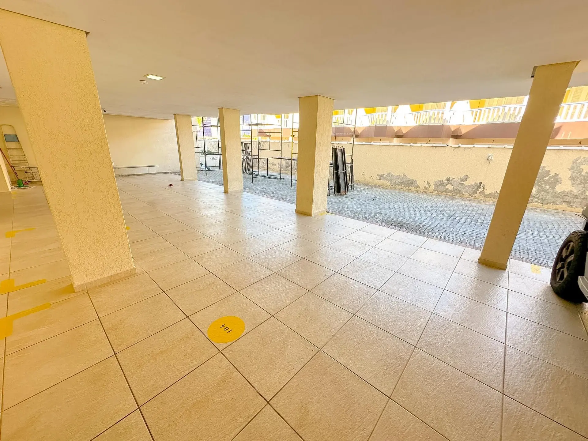 Furnished apartment, 92 m², with a grill on the balcony — photo 41