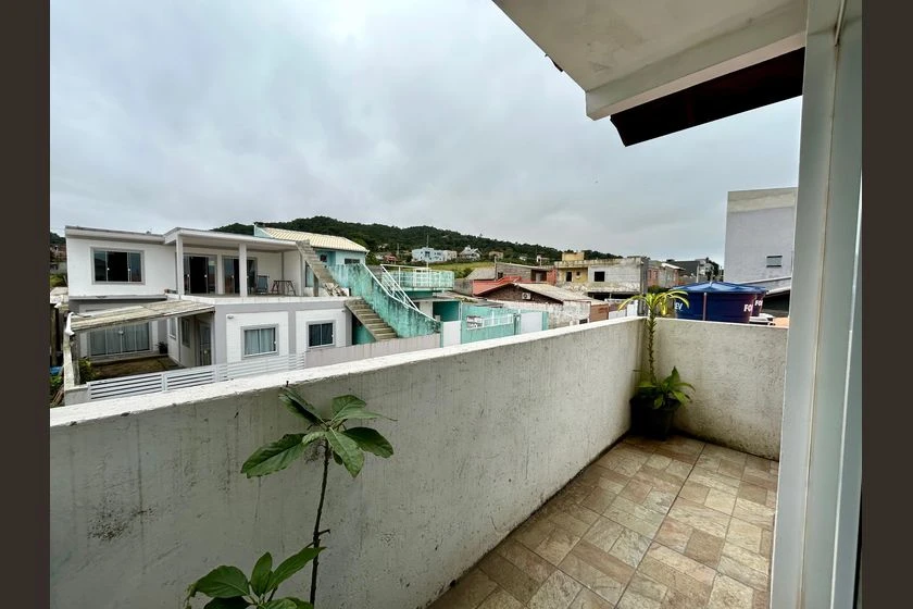 1-bedroom apartment with a balcony and 1 bathroom