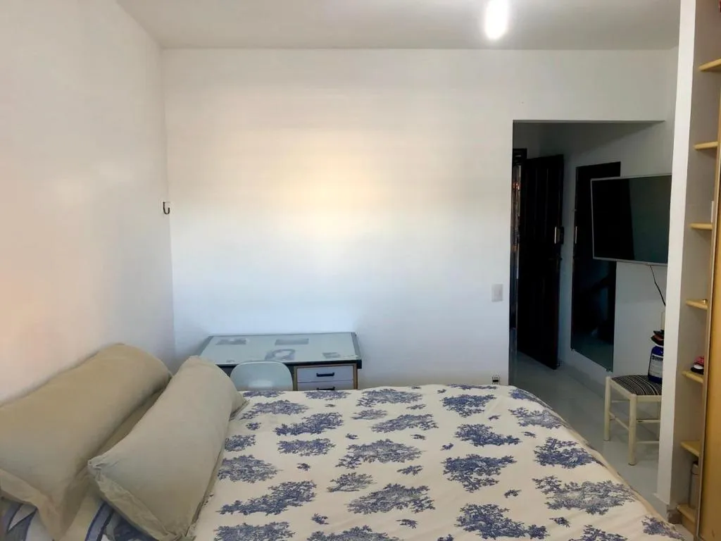 Furnished 6-bedroom house with pool and private garden — photo 42