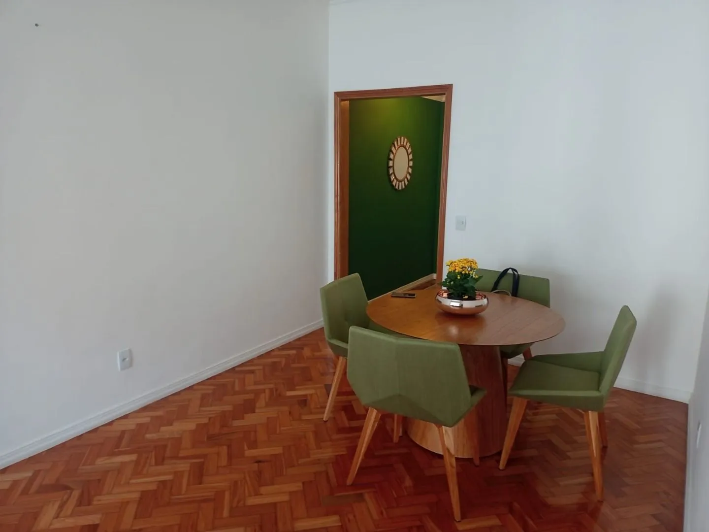 Apartment on the 7th floor with wood or laminate floors — photo 8