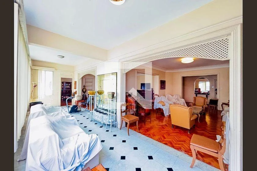 Furnished apartment, 348 m², with a glass-enclosed balcony
