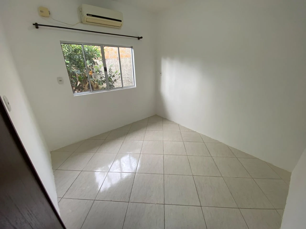 House with 2 bedrooms and a separate closed kitchen — photo 7