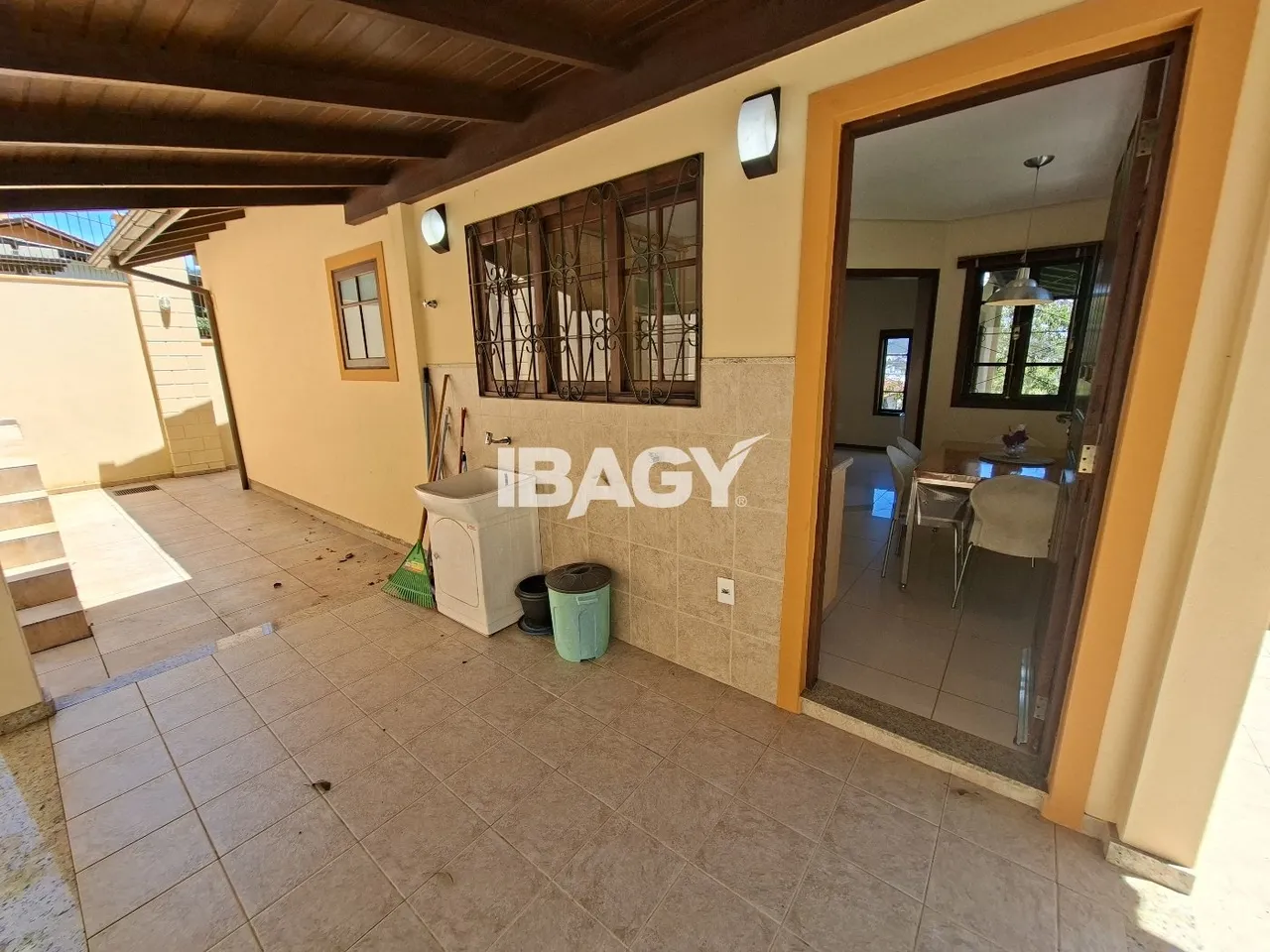 One-bedroom house with a mountain view in Florianópolis — photo 13