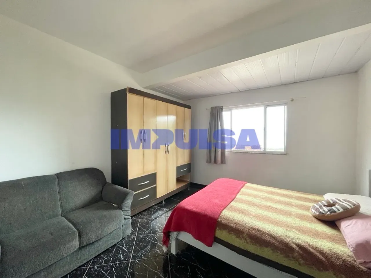 Furnished studio with 1 bedroom and separate kitchen — photo 10