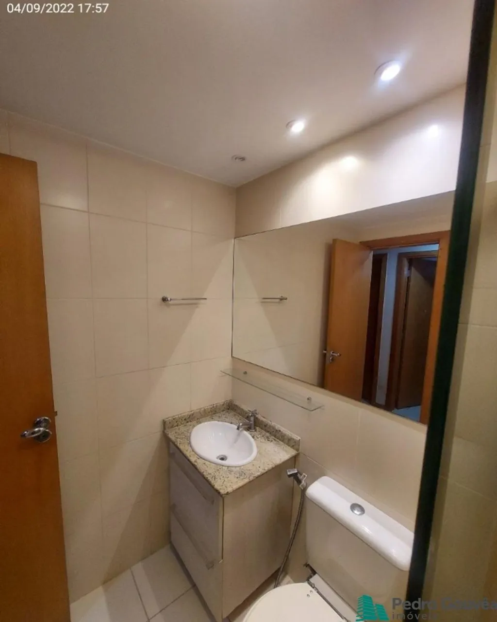 Apartamento residencial com cozinha fechada e coifa — photo 2