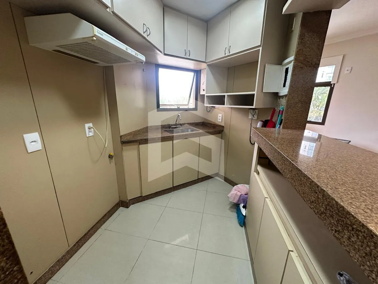 1 quarto e piso de madeira ou laminado: apartamento de 65 m² — photo 2