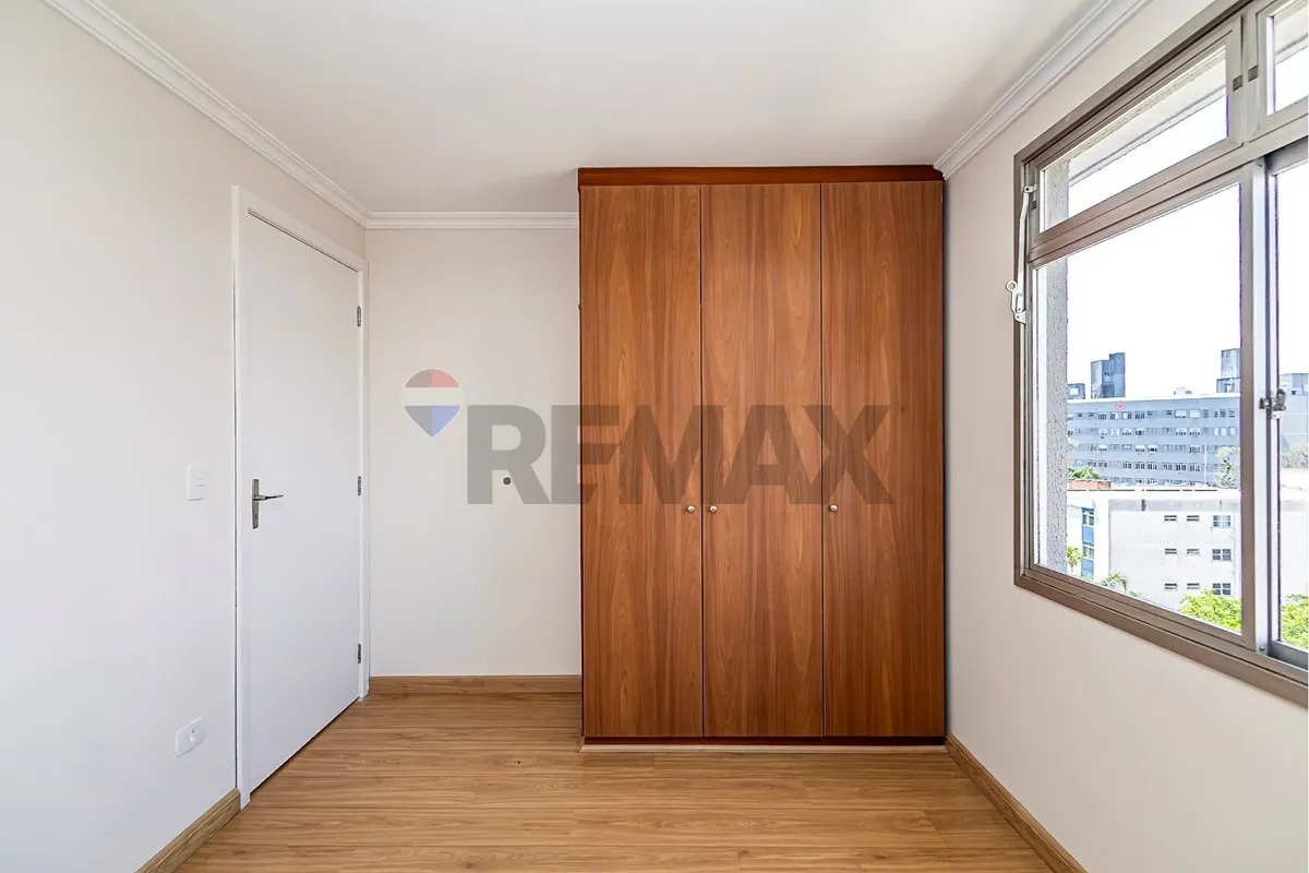 Wood or laminate floors in a 2-bedroom apartment, 70 m² — photo 54