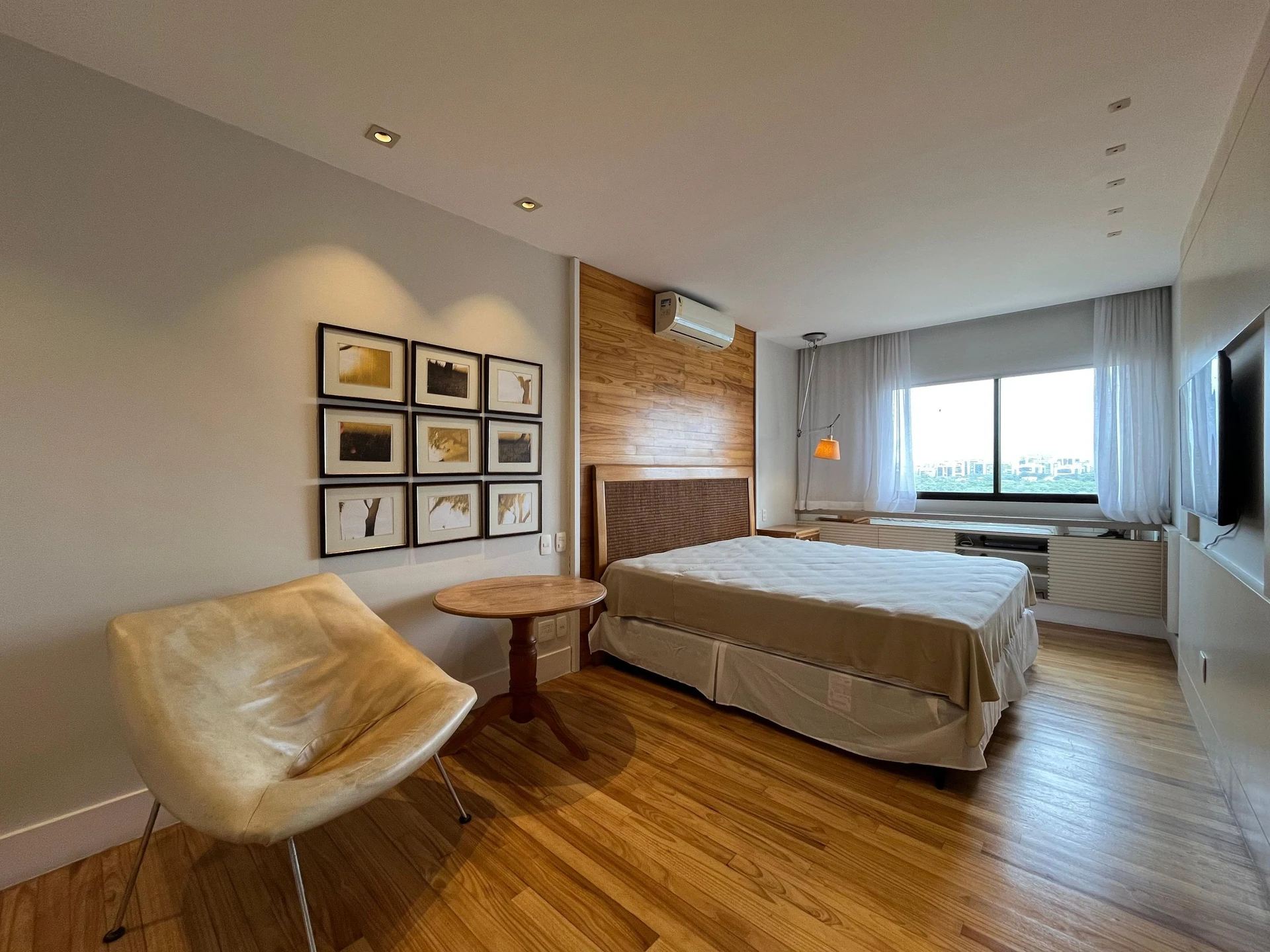 4-bedroom apartment with a water view — photo 25