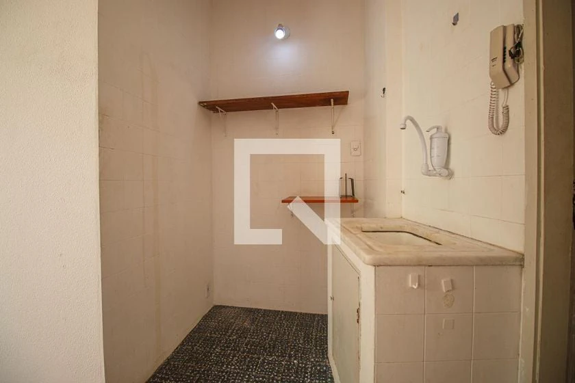 1 quarto e piso de madeira ou laminado: apartamento de 21 m² — photo 7