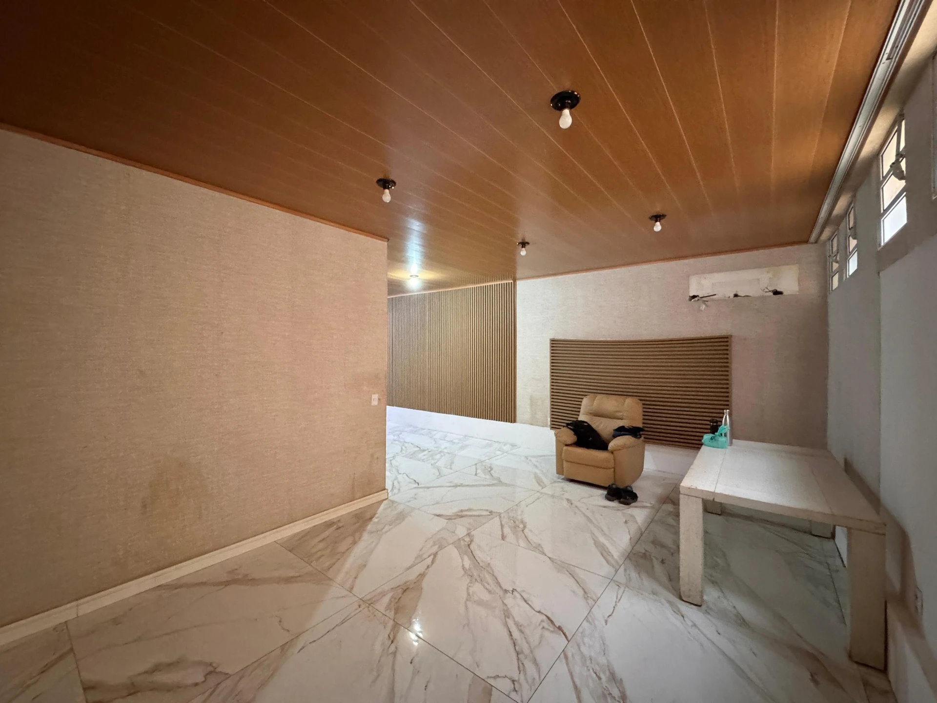 4-bedroom apartment with balcony and private BBQ grill — photo 64