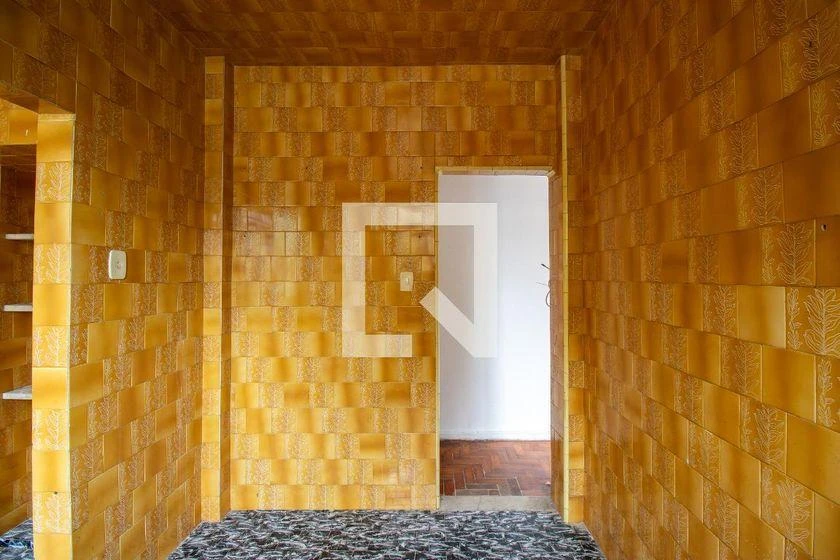 Wood or laminate floors in a 3-bedroom apartment, 80 m² — photo 12