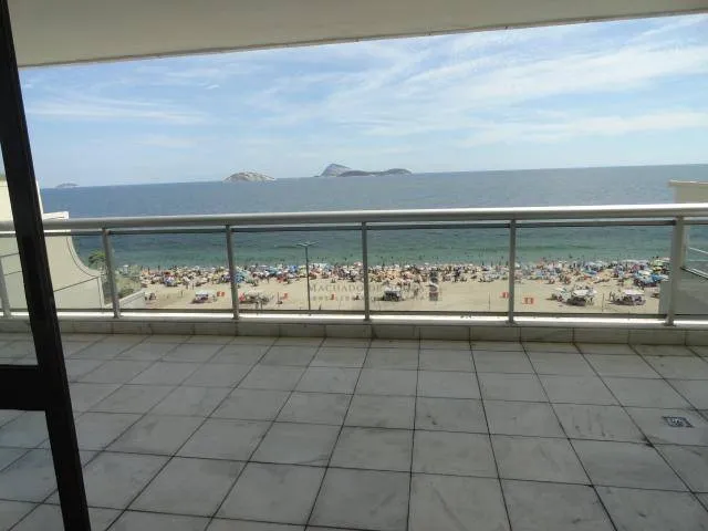 Water view in a 4-bedroom apartment, 350 m² — photo 8