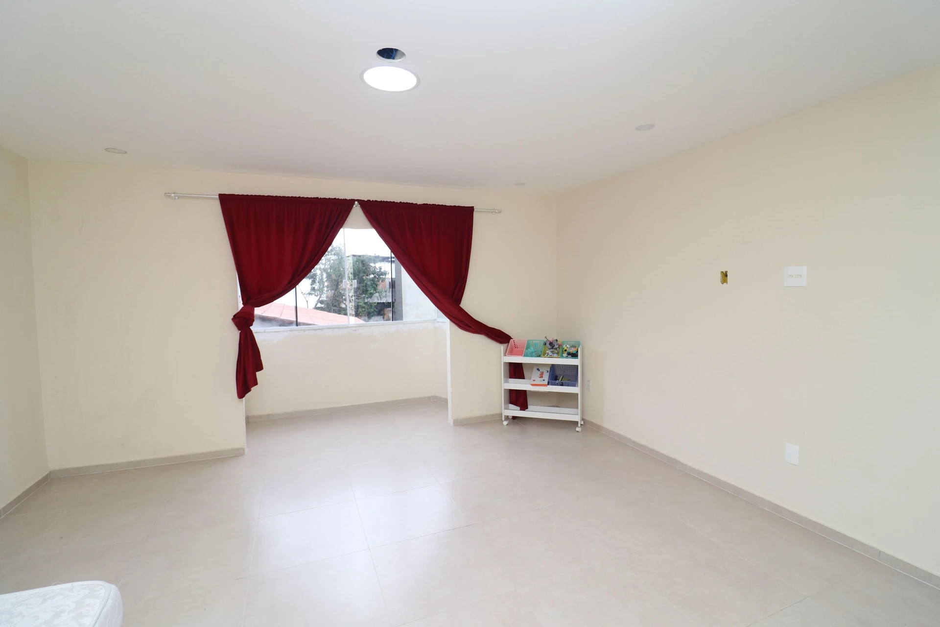 House with 4 suites and 3 parking spaces with private garden — photo 15