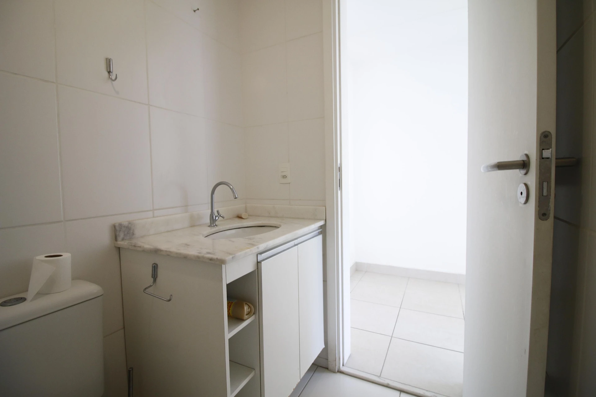 3-bedroom apartment in a building with a gym — photo 36