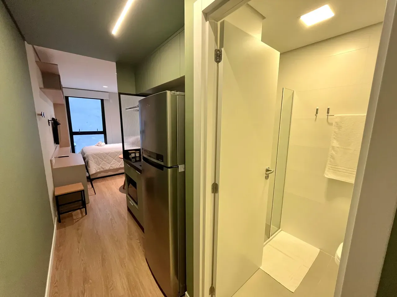 One-bedroom apartment in a building with a coworking space — photo 13