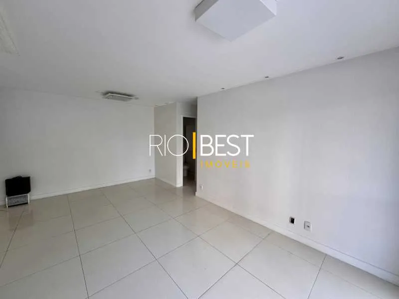 Apartamento de 99 m² com closet e janelas do piso ao teto — photo 6